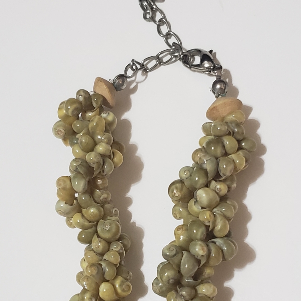 Shell Necklace - Picture 4 of 5